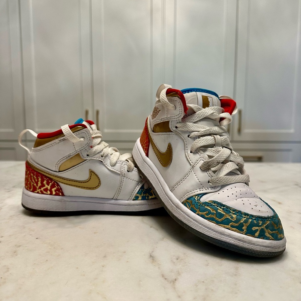 Jordan 1 Nike Boys NC to Chi Mid FB2210-100 Size 12C